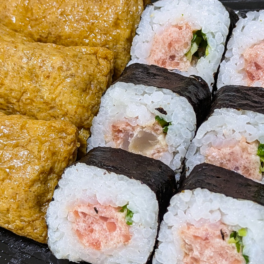 マグロたたき巻いなり