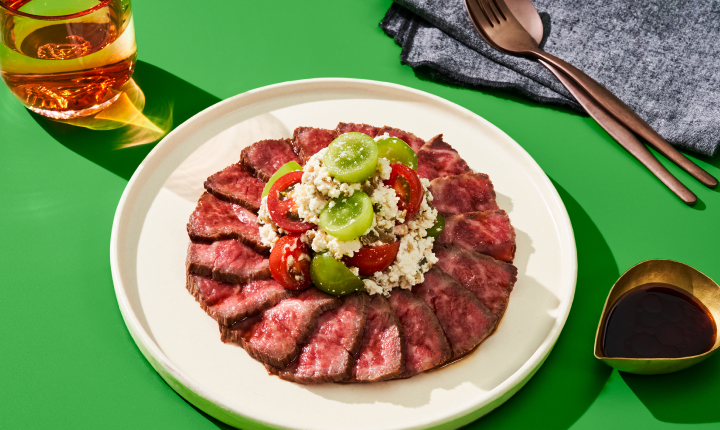 和牛もも肉のロースト シャインマスカット豆腐添え