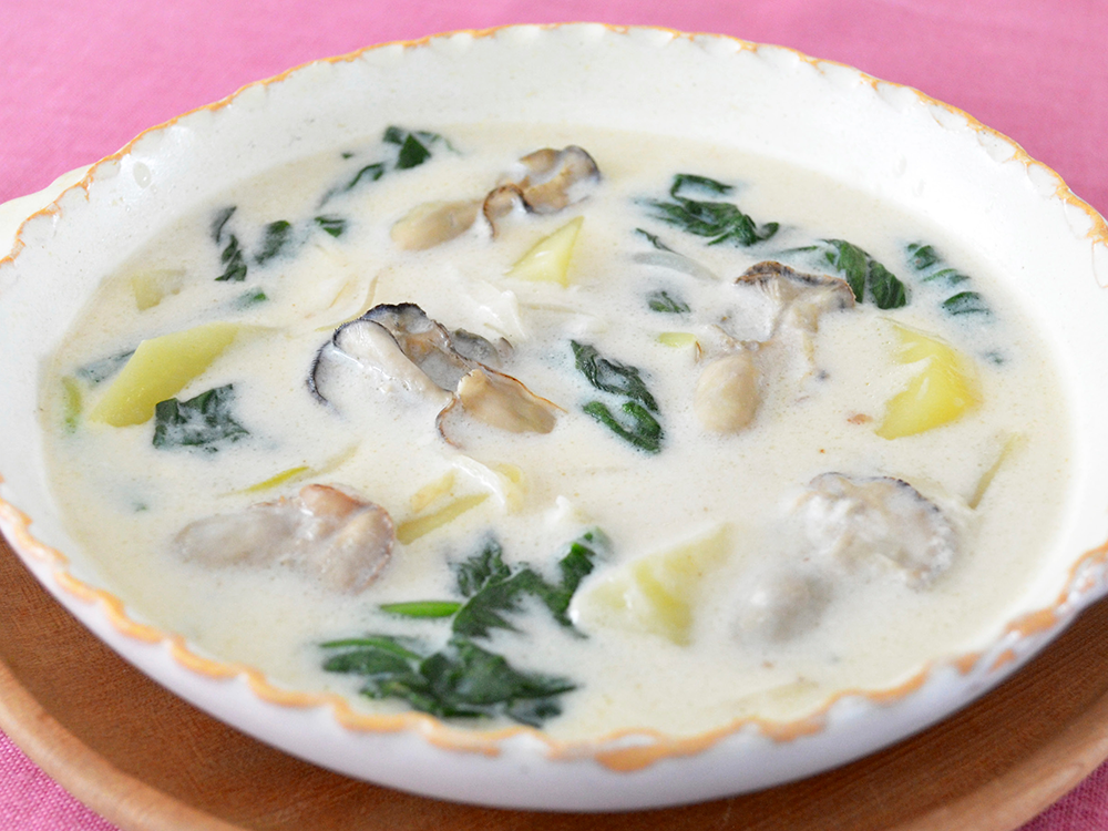 牡蠣とほうれん草のクラムチャウダー